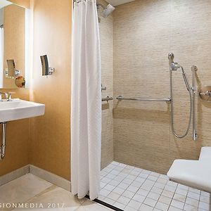 Traditional Guest room 2 Double Mobility Accessible w or Roll Shower